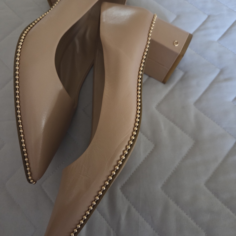 Coach Women's Tan block/heel, the gold beaded trim adds elegance! sz 10,
